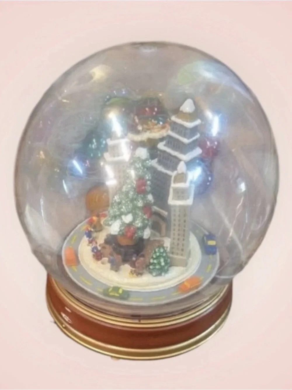 Vintage~Musical Snow Globe~ Christmas in New York~ Plays Music~ Power Cord~ Rare